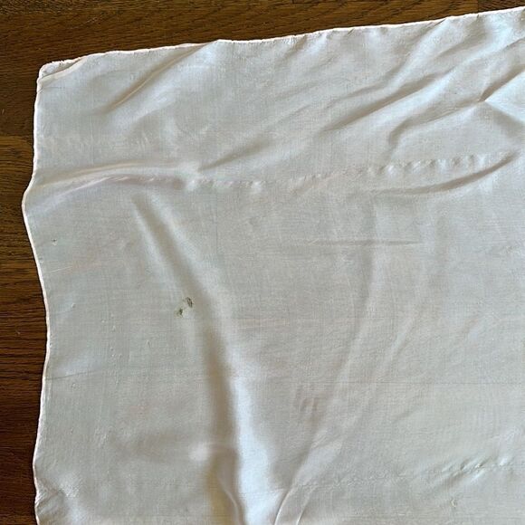 Vintage light pink very large thin polyester or silk scarf - Picture 4 of 10